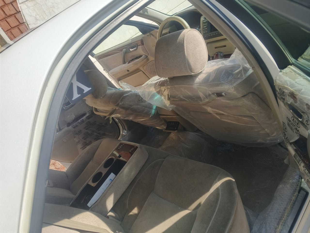 للبيع او للمراوس 
كرستال اصل 2003 تخم ويل وتايرات صدر خلفي امامي 
تحويرة نجف فوك جوة بيه دشبول يسرة بلادي 
اربع كشنات كهرباء تبريد ثلج كير مكينه بل جيس 
43 وبيه مجال 
***********
