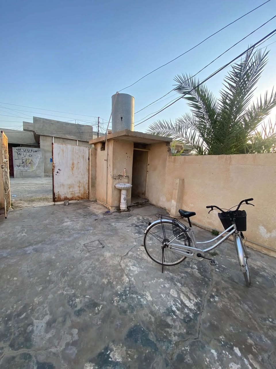 للبيع
دار سكنية طابو صرف مساحة 250 متر الحي العسكري قرب قاعة الميغان الدار غرفة نوم وحدة استقبال مطبخ صحيات داخلية وخارجية 

للاستفسار مراسلة الصفحة او الاتصال على الارقام التالية 

***********

***********
