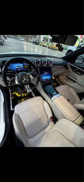 مرسيدس سي ٣٠٠ فول بسعر مناسب او مراوس 
.     موديل 2023 
• محرك توربو قوي واقتصادي
• فتحة سقف سلايد 
• مقاعد جلد اوف وايت مع تحكم كهربائي و اوتو سيت والداخل نشرة ضوئيه 64 لون
  . خمس بصمات 
.     كشن تدفئه + خزن ميموي 
• شاشة وسطية كبيرة مع نظام ملاحة
• الدشبول مطعم بالخشب الصاج و نظام صوت Burmester فاخر
• أنظمة أمان متقدمة (تنبيه الخروج عن المسار، مثبت سرعة راداري، مكابح طوارئ)
السياره حادثه طخات بدون اي تبديل واضح بالسونار 
ماشيه 39 كم 
كراده شارع 62 
السعر ٢٩٥٠٠يعني ٢٩٥ ورقه وماكو هيج سعر بهيج موديل 
***********
*********** بغداد
