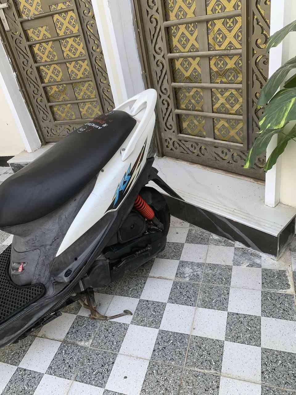 ماكس عدله ختم واحد كله مختمه الكفرات والحواضن وليت مكينه كفاله عامه مامفتوحه ولا ملعوب بيه شررط الفحص سلف هندر شاير كليو متر شغال بانزين شغال مكينه نشطه لا صوت لا تبخير لا نضوح دهن كفاله عامه من مل النواحي وكله وجاهزه ماكو اي نقص وبعد انضف من صوره ستعمال قليل ع ايدي السعر 900
الرقم
***********
