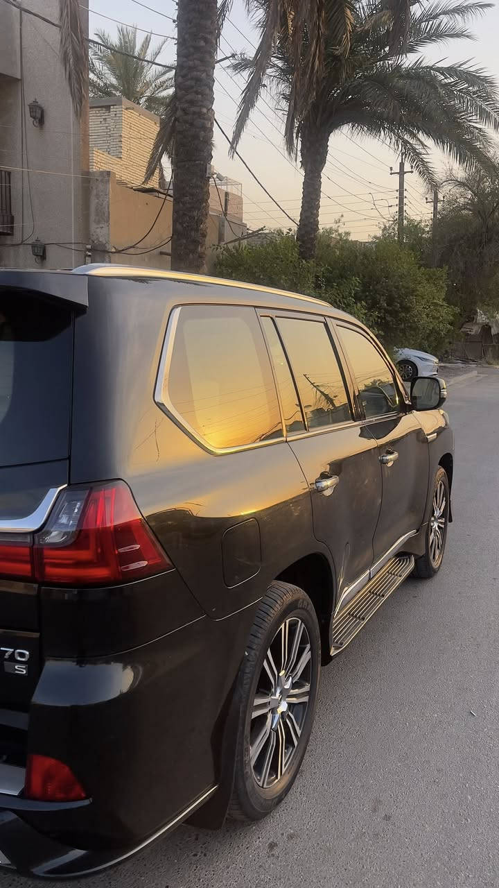 سلام عليكم 
للبيع فقط بدون مراوس 
لكزز موديل 18 سوبر سبورت L X 570  ماشية 96 الف السيارة مكفولة عدا بارد جاملغ خلفي جوه قبق البنزين وشبر صبغ الدعامية جوه البارد رقم اربيل باسمي 
ملاحضة ( باب الصدر والخلفي دبل كود) 
السعر 60 الف مكاني بغداد الغزالية 
للاستفسار ***********
