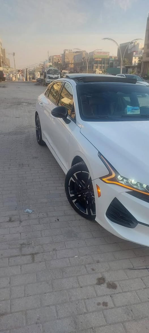 سلام عليكم من رخصة الادمن المحترم للبيع كي فايف 
جيتي لاين موديل 23 وارد امريكي الضرر خلفي تبديل ضهر كامل 
فول مواصفات 
بنوراما 
كشنات جلد 
قياده ذاتيه 
رادارت جوانب 
رادار امامي 
حساس خالفي 
فول تحكم استيرن 
ممشاها 70 الف
بسمي رقمي 
***********
***********
السعر 160
