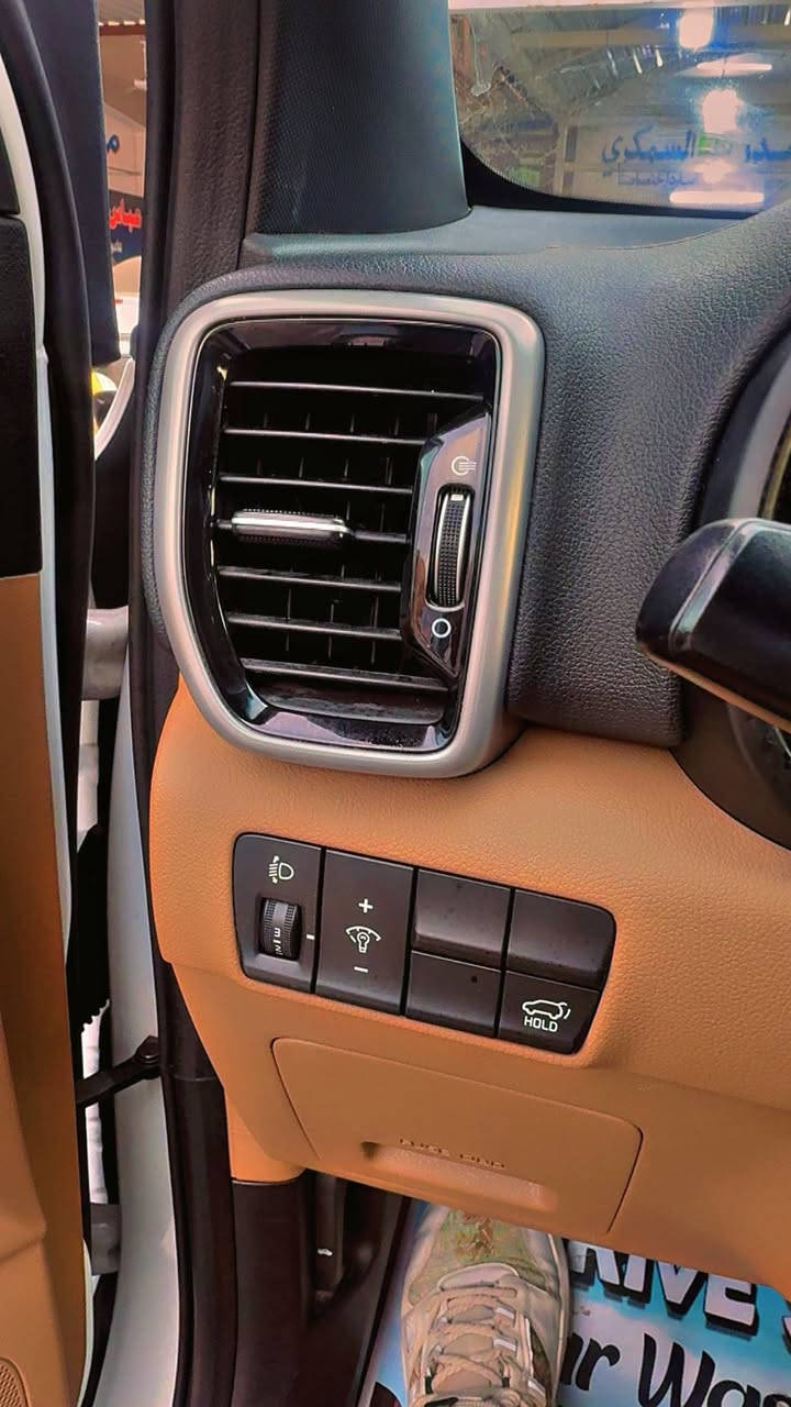 السلام عليكم     للبيع فقط   سبورتج جي تي لاين 2021 خليجيه ماشيه 76000 كم رقم بغداد بأسمي♥️مكينه 2000
السياره بيهه رصعه خفيفه بالباب الخلفي مميينه ابد.  مع تكحيلات بسيطه مواصفات الجي تي لاين معروفه ،، فول  الفول 
السعر 225$. 
للاستفسار ***********
