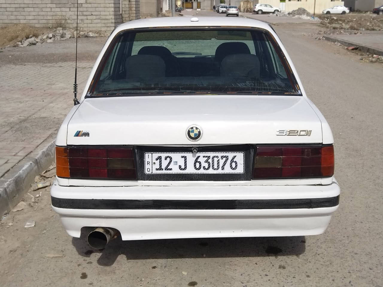 السلام عليكم
BMW زعره كير عادي اربعه سلندر 1800 السياره نضيفه تايرات زوج جديد وزوج نص عمر. زوج دبلات امامي جديد. صدر مبدل عبار كلج فوك وجوا جديد السياره بيها نواقص بسيطه
السعر 36 
***********

