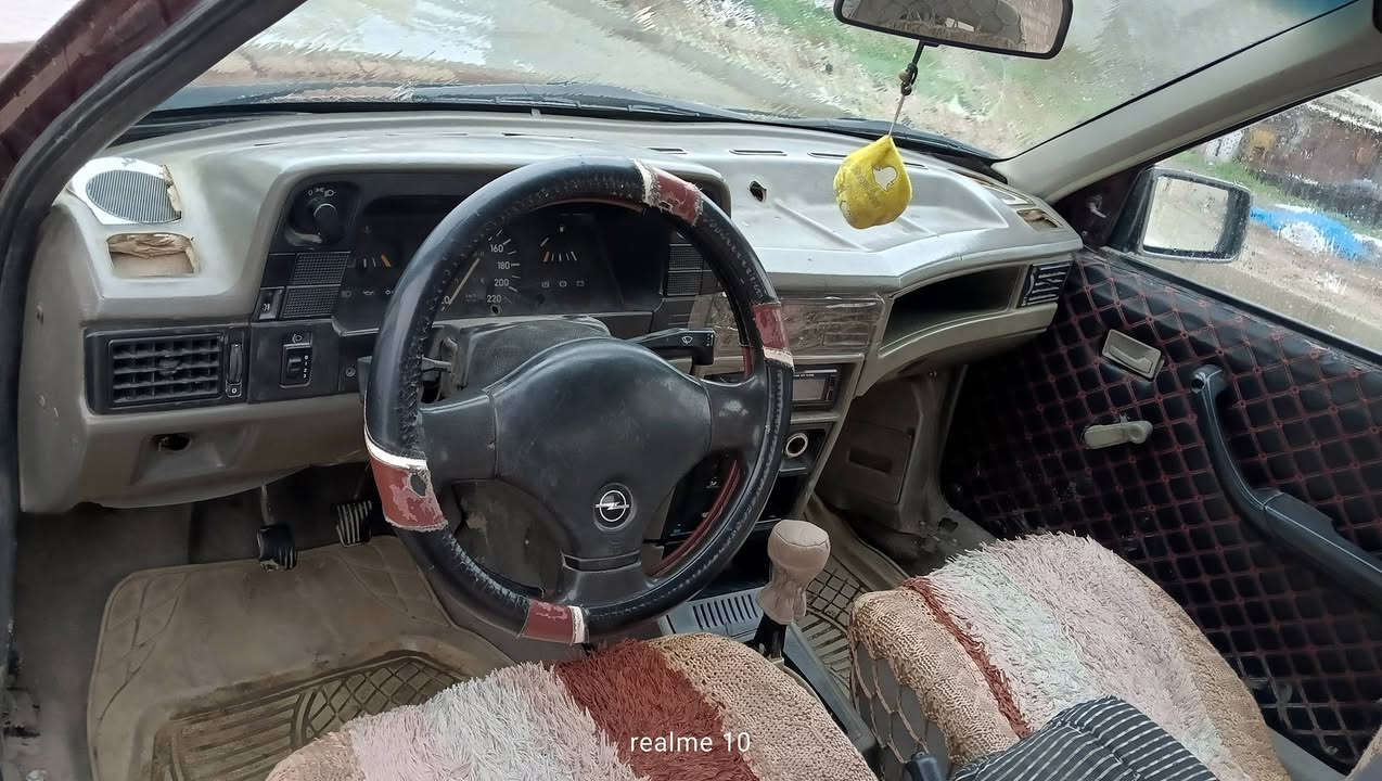 كاديت للبيع موديل 1991 رقم نينوى انكليزي سنويه لي 2030 كابون بانزين بيها. شرط التحويل هزه جديده بيها
تحويل 50 الف يكلف شرط التحويل فقط  تايرات جديد بتري جديد محرك معمر جديد بيها صوت كمشفت فقط 
طخم وره كدام جديد كهربائيه جهزه تدفىه هندبريك شغال سياره جهزه مكان السياره الموصل الايسر خلف برج التلفزيون السعر (22) بيها مجال لطيبين البيع نقد فقط السياره بلاصبغ بلاطخه لتوصل
***********
***********
