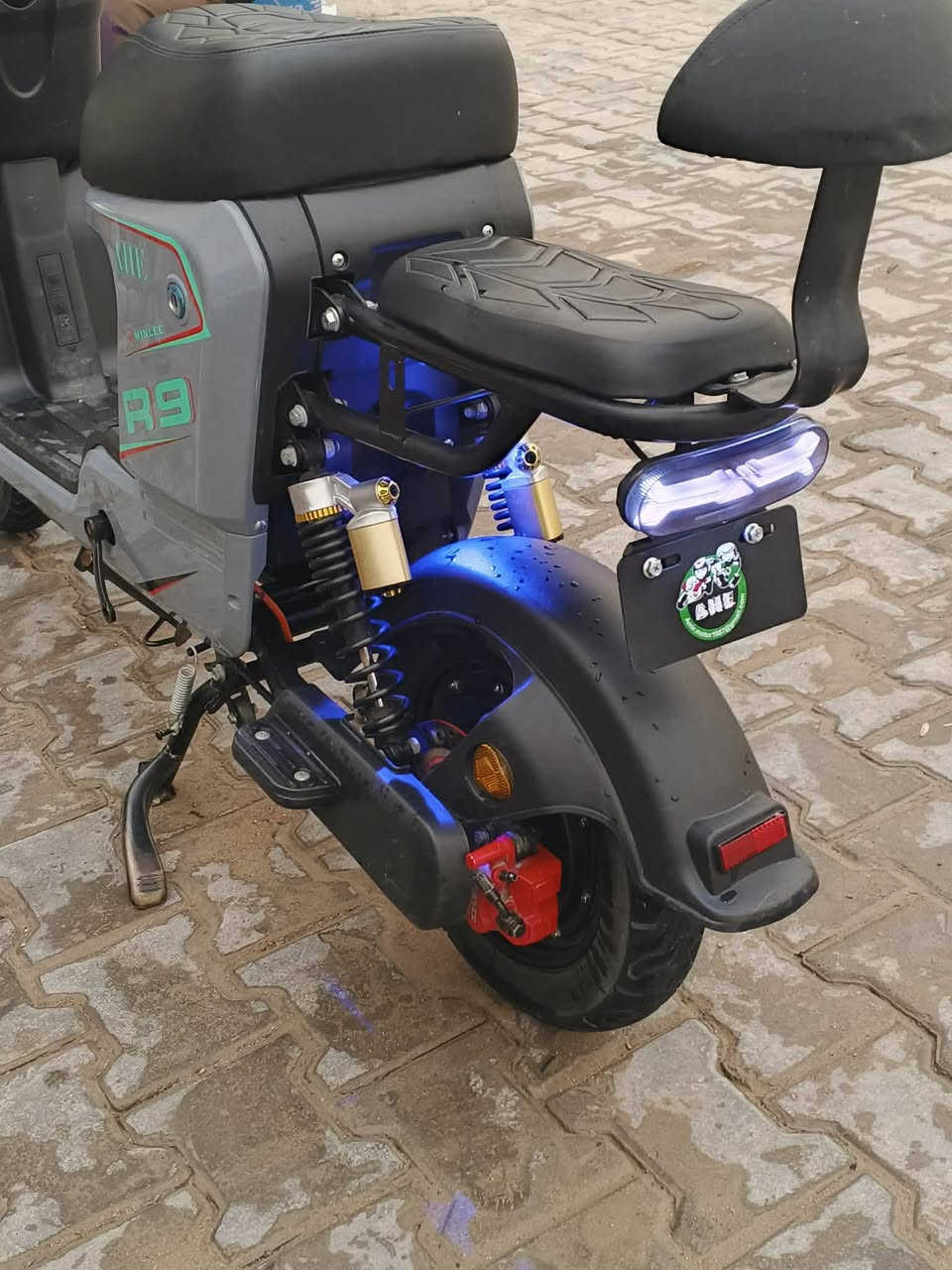 R9
سعر 450قفل 
دراجه شحن جديده ستعمال شهرين 
فول 5بطارايات بحاله جيده بيه نضام ترجع بك 
اشاير رباعي امبيثري بلاتوث بصمه سويجين كارتات ثنين


**إذا كنت صاحب هذا الإعلان وتريد حذفه لأي سبب، رجاءا أرسل رسالة إلى الدعم الفني**