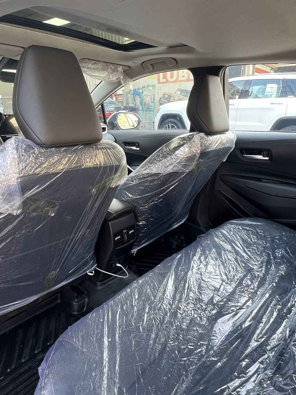 السلام عليكم
للبيع تيوتا كورلا هايبرد الشكل الخليجي علئ وضع الشركة 

سعرهة 152 

🌿2025 HEV

 عداد المسافه 10 الف كيلو

المواصفات 

محرك 1800

بصمة 

دخول ذكي عل ابواب

داخل اسود

كشنات جلد

كامرة خلفية 

ابل كار بلي 

رادار +تحديد مسار

بصمات عداد 2

فتحة سقف

شاشه كبيره

اوتو هولد 

مغلفة ارضية 

عازل حراري للجام مغلف 

هاند بريك بصمة

وباقي المواصفات المعروفه

               
        

مكان بغداد  حي اور 

الاتصال ***********
