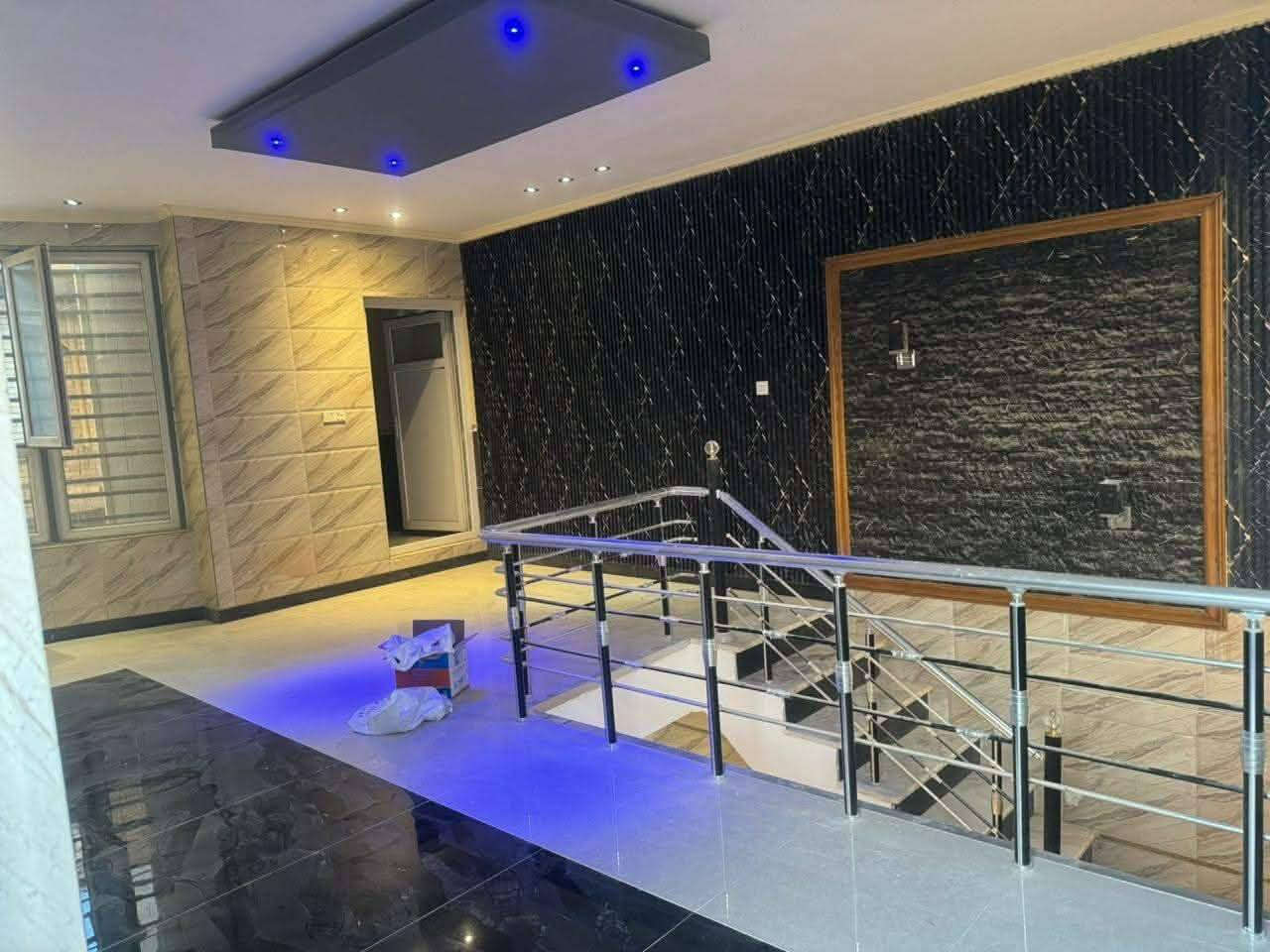 سلام عليكم بيت للاجار بيت محد كاعد بي بيت جديد وبناء درجة اولى مساحة 100 متر بيت قبل
فندق البارون يبعد عن الامام العباس 900 متر للستفسار ***********
