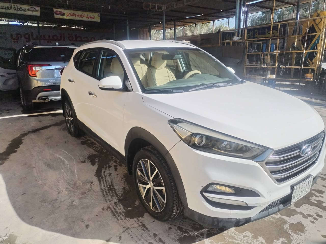 سلام عليكم توسان موديل ٢٠١٧ خليجي سيارة نظيفه وجاهزه مكفوله ماعدا الجاملغ الخلف الصدر بيه شخط مرجع بارد وكرت موصفات نص فول سويج تحكمات مري شفط السياره بأسمي تحويل ثاني يوم السعر 170$ للتواصل ***********
