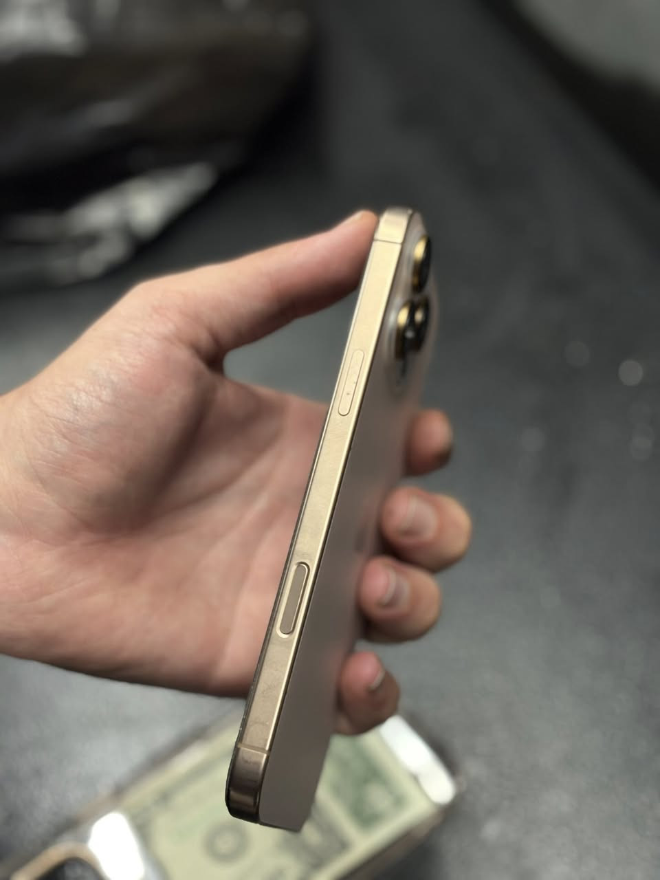 سلام عليكم 16برو ماكس 256 
بطاريه 96 
ماستر الجهاز 
1200 وبي مجال بسيط 
مبدل ضهر اصلي 
***********
مكان الكراده 52
مكلف بلنشر اني
