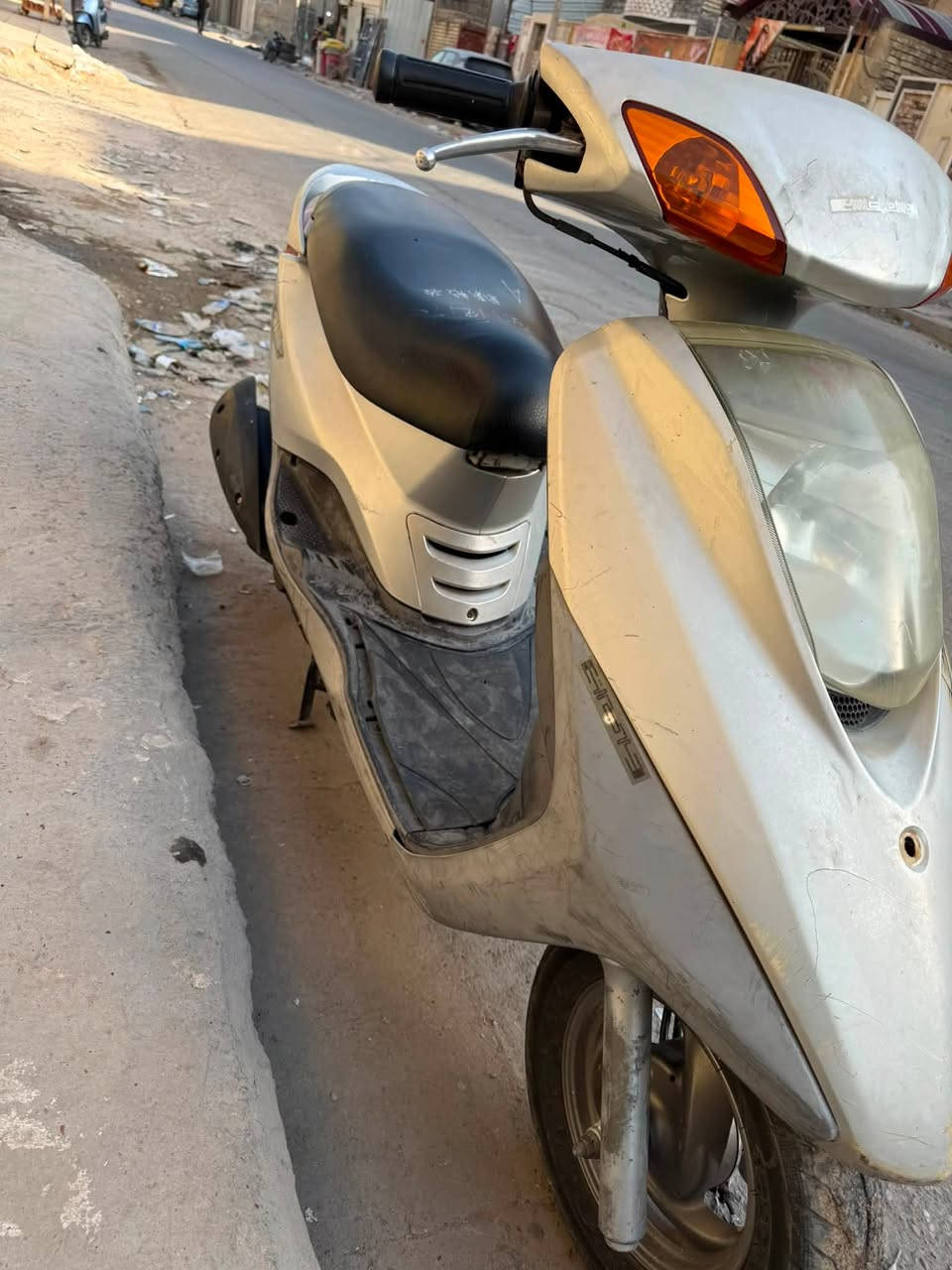 السلام عليكم بريز 140 بلادية مكفولة ما بيه كل نقص مكينه ما مفتوحه نقص بس كيلو متر فقط كفرات نظافة 85‎%‎ بيع او مراوس ببريز ببغاء سعره 700 و بيه مجال مكاني بغداد الدوره رقم ‭***********‬
