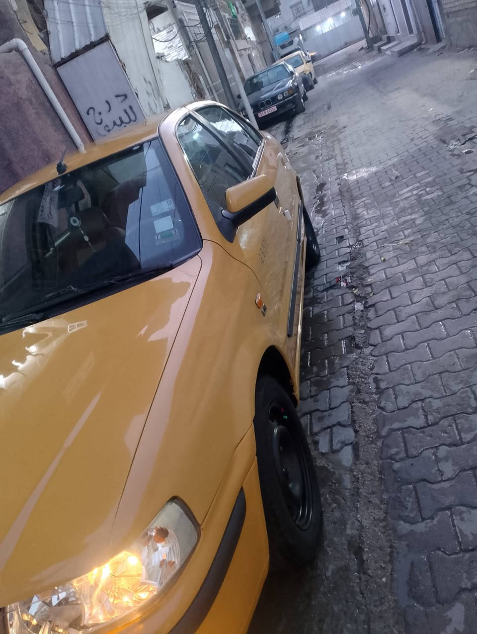 السلام عليكم سيارة موديل 2012 سيارة جديدة لاضربة ولاتبديل ولاصبغ سيارة عل وضع الشركة  مكينة وكير وصدر وتخم تاير وتبريد دوشمة كله جديد المكان بغداد جميلة اتصل عل رقم ***********
