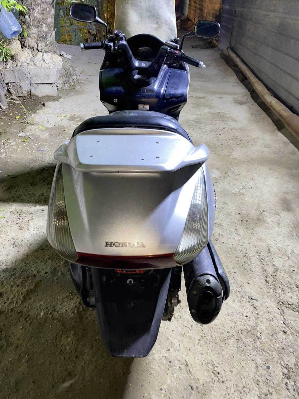 سلام عليكم
للبيع دراجه سلفر ونج جي تي 600CC.                                                   سويج سكيورتي 
وارد امريكي 
اوفر مود 
نضام ABS
شلعه تاكل الكاع معدل 180 او تاخذ اكثر 
دشبول مسح ابدل بنفسجي 
يدات تدفئه 
منضومه زنون اصليه عالي ناصي 
دبلات مكفوله 
تخم تاير جديد 
كهربايات كلها شغاله 
مكينه مكفوله برقي واحد مامفتوح منها 
اوراقها كامله 
بيها نواقص بصيطه كلش 
سعر الدراجه 13 او بيها مجال حك الجيه 
مكان الدوره ***********
