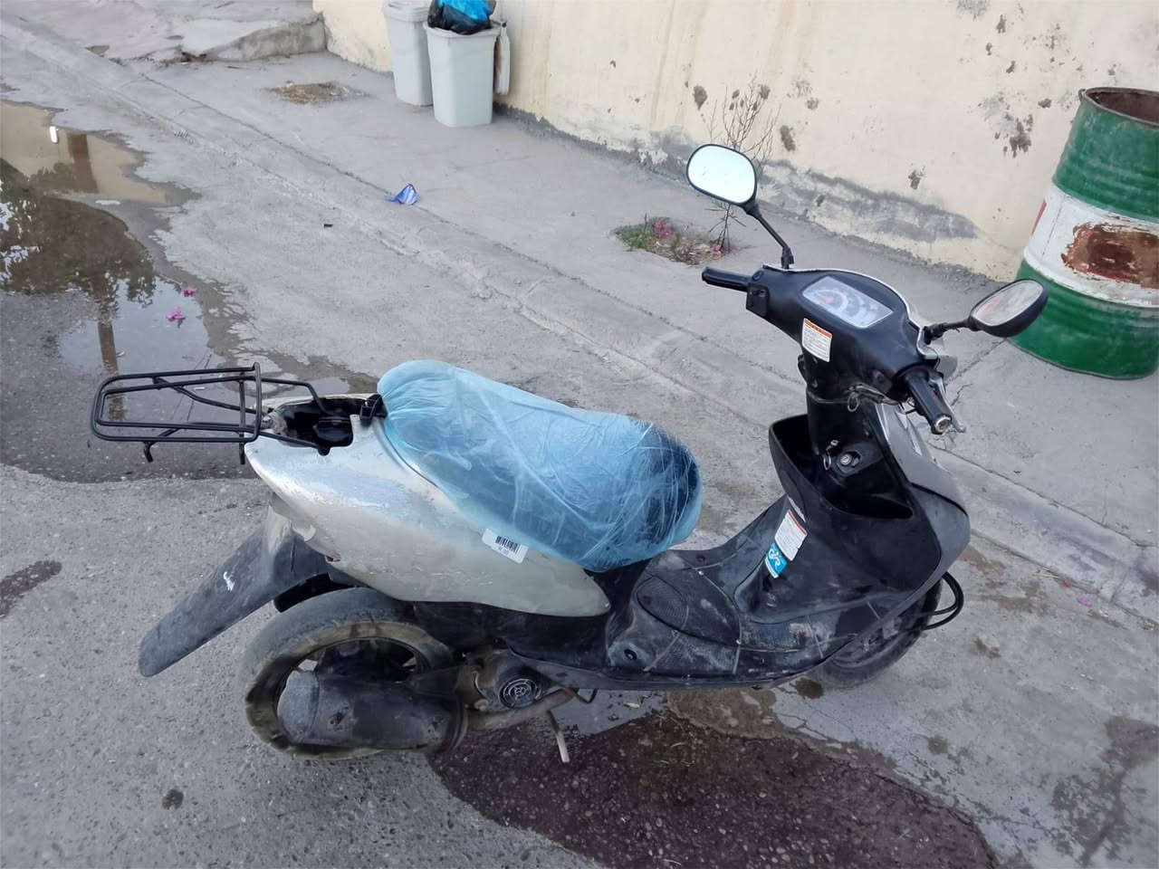 السلام وعليكم ماطور زمبور للبيع كامل نظيف نكره سلف وهندر عليه ادامه كامله من البلك ونت صاعد الماطور وكهربائياته كلها شغاله والماطور ناقصه جام مال اشاير اماميه وجامه مال بكلايت خلفي مكاني الديوم السعر 275 وبي مجال للطيبين الرقم ***********
