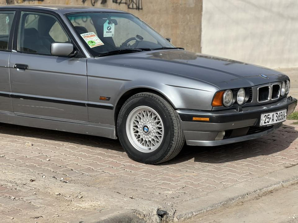 السلام عليكم 
525. موديل 95 
كير مكينه شرط بدون صرف وبخار 
4 جام كهربائي 
محرك ديجتال تدفئه تبريد  
سنويه جديده لحد 30 
وارد ياباني 
سياره نضيفه مال جناي نضافه فول 
مكاني كركوك 
شراي اتصل ***********
