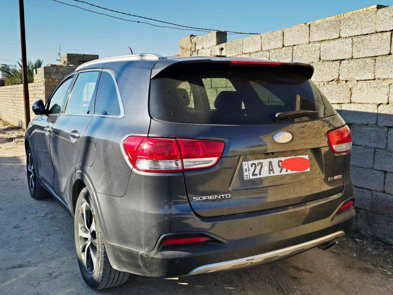 السلام عليكم
سورنتو 2016 فول مواصفات عده الفتحه بصمه كشنات جلد بردات خلفيه كشنات اماميه كهرباء جنطه كهرباء مكينه (4)سلند تيربو.5 راكب 
رقم ذي قار الجديد وهزه جديده 
السياره مكفوله من الصبغ والتبدل 
حادثه خسفات بارد
مكاني ناصريه قضاء الاصلاح.. 
السعر 145 بيه مجال.. 
***********
‏ *********** ‏
