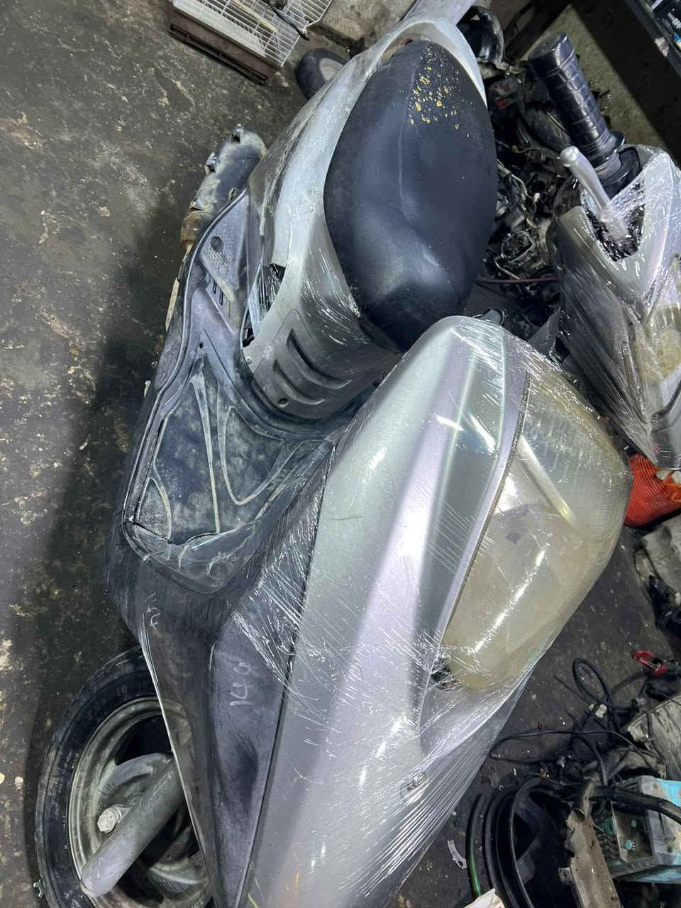 سلام عليكم دراجه بريز للبيع 
دراجه مكينه مكفوله نكره هندر اي وقت 
نقصها باتري وستاند تعليك 
حبايب دراجه مال روحه وجيه  
مكاني كاضميه 
رقم ***********
