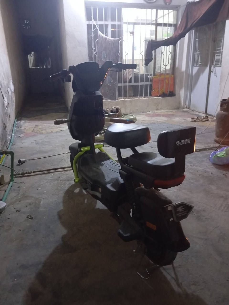 سلام عليكم باسكل شحن للبيع موديل 25 مناقص اي شي كامل مكمل بس وصخ بطارياته جدد عقل جديد 
بريكات شغال كهربائيات شغاالات لايت زنون ابيض تايرات نضاف
مكان كربلاء حي الحر
***********
