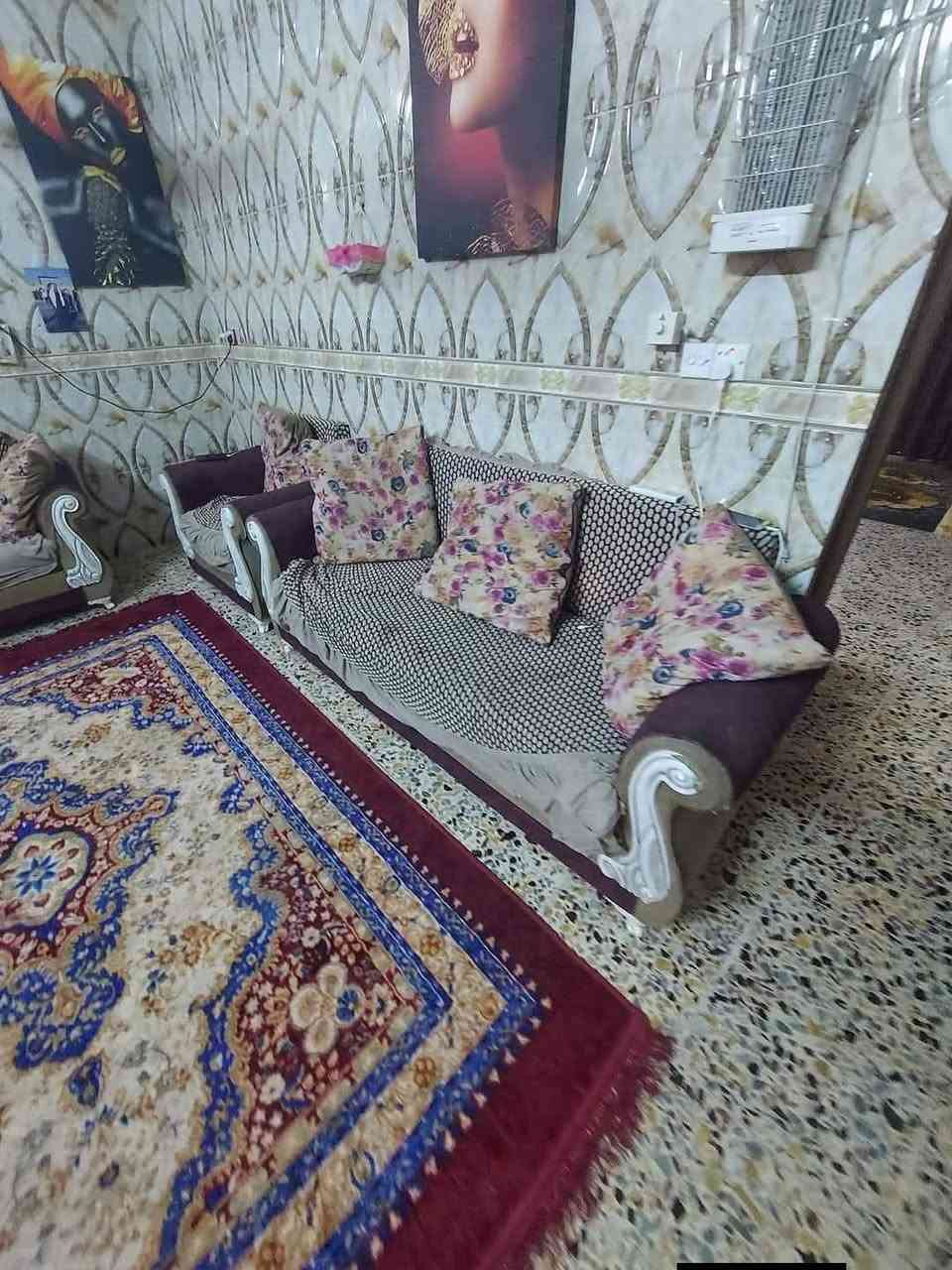 بيت في سلاميات قرب ملعب سلاميات طابو صرف  قرف ثنين صحيات 3 هول مطبخ صاله طرمه كامل مكمل مناه جديد طرمه سفسار نتصل عليه رقمي سعر علا خاص ***********
