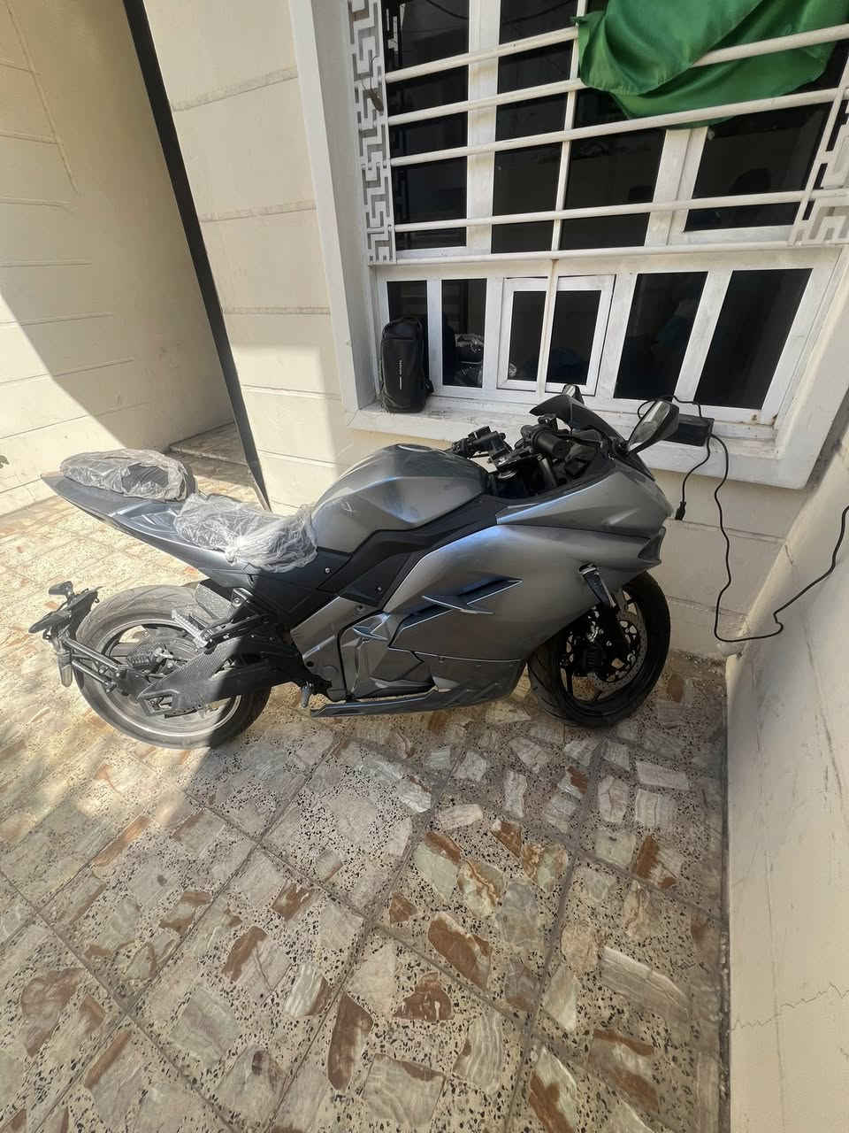 بطح شحن
تفاصيل
وصل شراء باقيله شهرين تقريباً من شركه 
دبل سويج دبل بصمه تشغيل عن بعد وتقفل تايرات من تقفلها 
يعني امأن
٦ بطاريات
ملاحظات عل دراجه
الاشاره اليمين الاماميه مكسوره والخلفيه يسار هم
شراي عجبتك تواصل وياي وميكون خاطر الى طيب 
رقمي عل واتساب ***********
مكاني بغداد عطيفيه
