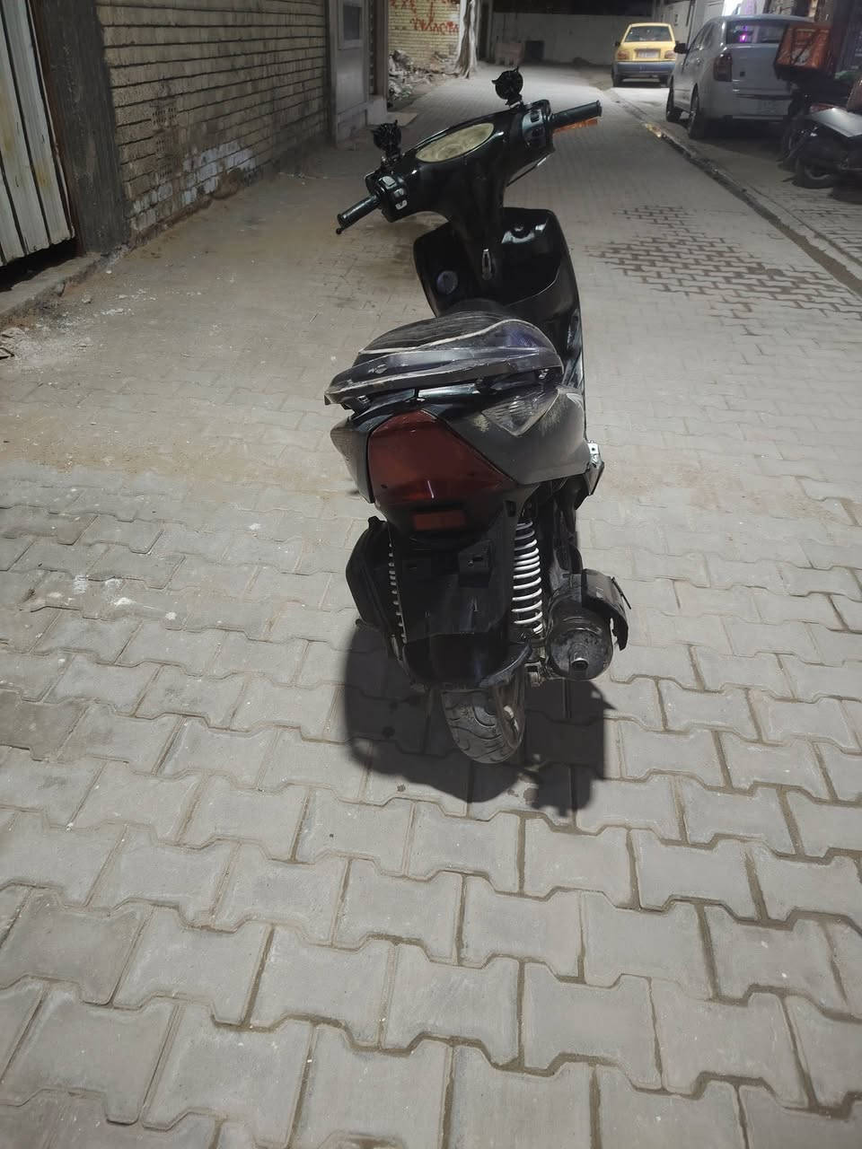 السلام عليكم ثعلب جي تي ار للبيع كامله منقصه شي ابددد كهربايات كله شغاله سلف هندر حلوه الدراجه خير من الله سعره 400 وبيه مجال للطيبين مكاني حي تونس رقمي ***********
