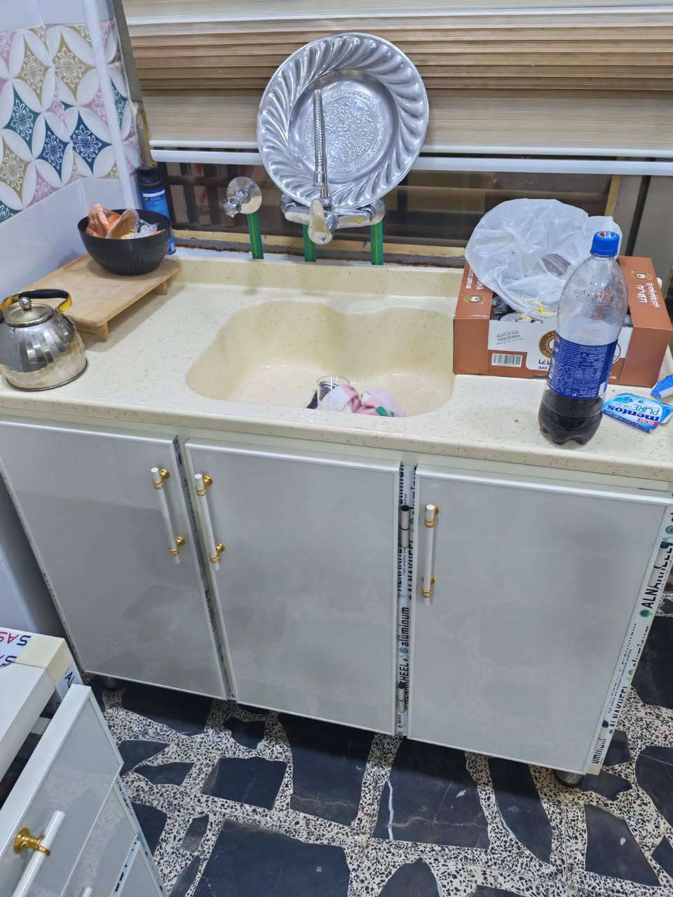 سبلت اول بارحه شدو ابيع ٦٠٠غرفه صيني ماخذينه ب٤ونص يردونه مليون ونص ***********
