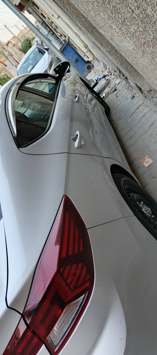 السلام عليكم 
الانترا موديل 2019 
وارد أمريكي 
حادث بسيط 
بنيد مبدل 
كير عادي محرك 2000
بغداد بإسمي
رقم إنكليزي جديد
العنوان/ بغداد/الحرية الثانية
رقم الهاتف /***********
وسعر ١٢٣ وبيه مجال وترهم مراوس
