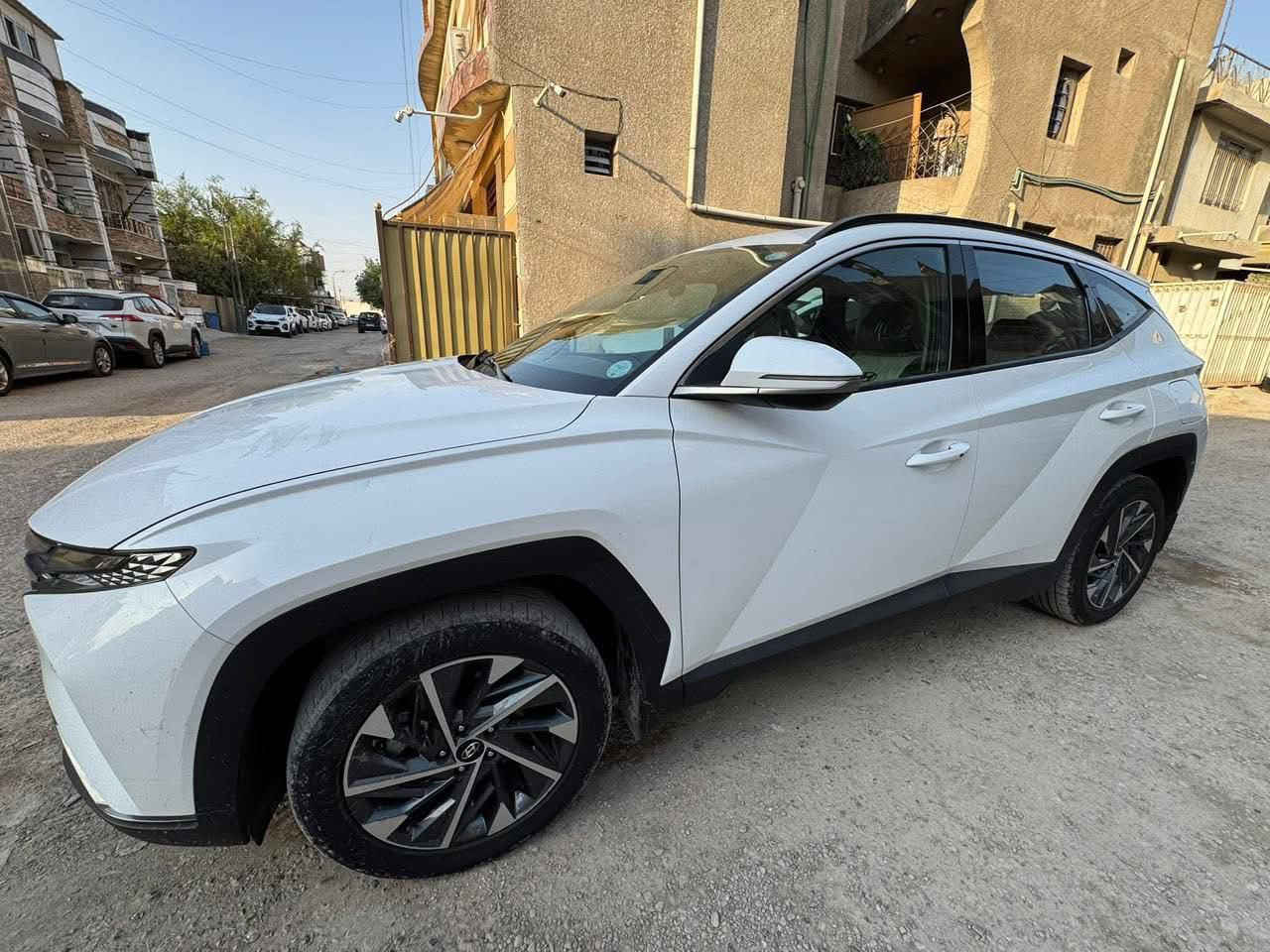 توسان ٢٠٢٤ خليجي
السيارة  : هيونداي توسان رقم اربيل شرط التحويل
الموديل2024 خليجي مكفولة كفالة عامة 
🛑 المواصفات  العامة :
♦️المحرك 2000 دوش
♦️عداد المسافة78000 كيلو
♦️اللون ابيض ⚪️
♦️بصمة تشغيل او تشغيل عن بعد
♦️ شاشة امامية 
♦️تحكم مقود
♦️كامرات 
♦️داخل جلد 
♦️كشن كهرباء 2
♦️سايد بريك بصمة
♦️كشن تدفئة تبريد
♦️حساس امامي خلفي 
♦️انظمة قيادة متعددة 
♦️ قيادة ذاتية 
♦️ابل كاربلي  
♦️ تبريد خلفي 
♦️حساسات ضغط الاطار 
♦️شاشة تدعم كاربلي 
♦️عداد ديجتال 
♦️شاحن لاسلكي 
♦️مري شفط 
♦️بردات خلفية

بيهة رصعة صغيرة بالجاملغ الامامي ووحدة بالجنطة 

السعر٢٠٥ ورقة هوبيهة مجال بسيط *********** بغداد
