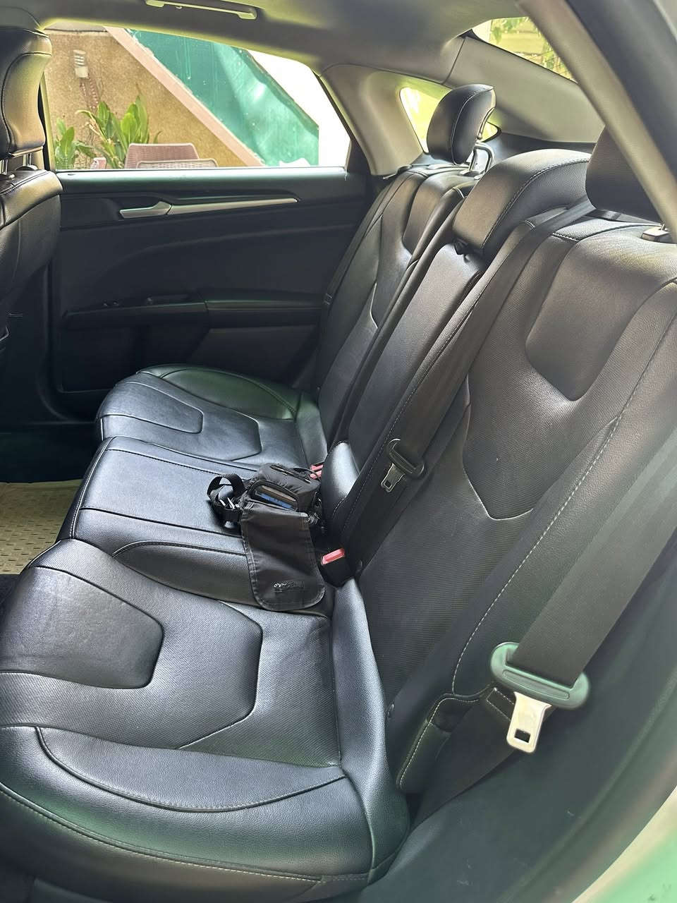 فورد فيوجن 2018 تيتانيوم فول للاخير
وارد كندي صور حادث مابيهة
بجم كبس 
حادث خلفي جاملغ صبغ  وقبغ الجنطة مبدل 
 مواصل للحوض ولا تكم ضرر بسيط 

المواصفات 
6 بصمات 4 يدات بوب وتشغيل وصندوك 
اشاير ترحيب مري 
مري قلاب 
سلايد روف 
كشنات تدفئة تبريد 
قطعتين تبريد 
كشنات كهرباء سايق وعكس سايق
مكينة 2000 توربو 
فور ويل 
ويل 19 
حساس خلفي 
انارة داخلية بلادي 
شاشة سوني 
14 سماعة 
تبريد قطعتين 
كشن السايق تخزين 

ماشية 132.000 km 

السيارة نظيفة وحلوة وبجم كبس 
هزة وفحص مروري جدد وبسمي 
مجرد تحول وهاهية 
سعر السيارة 135ورقة بيهة مجال بسيط 
مكاني بغداد 
*********** للاستفسار
