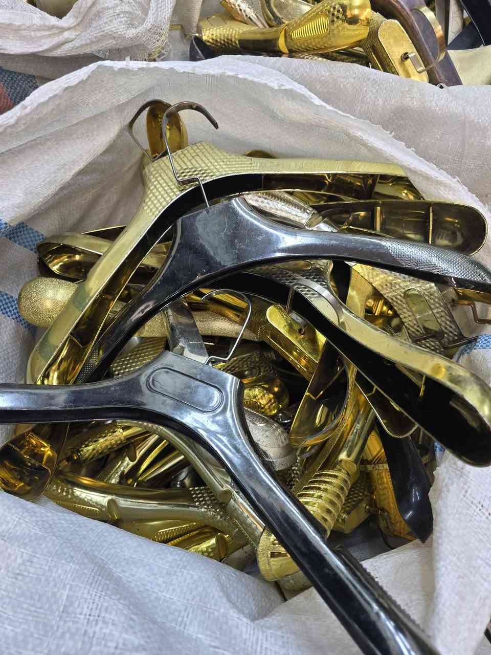 السلام عليكم وجبه ثايه تعاليك 770 قطعه بيع شلعه مستملات نضيفات السعرررررر 400 دينار عنوان المسيب السوق الكبير رقم الهاتف ***********
