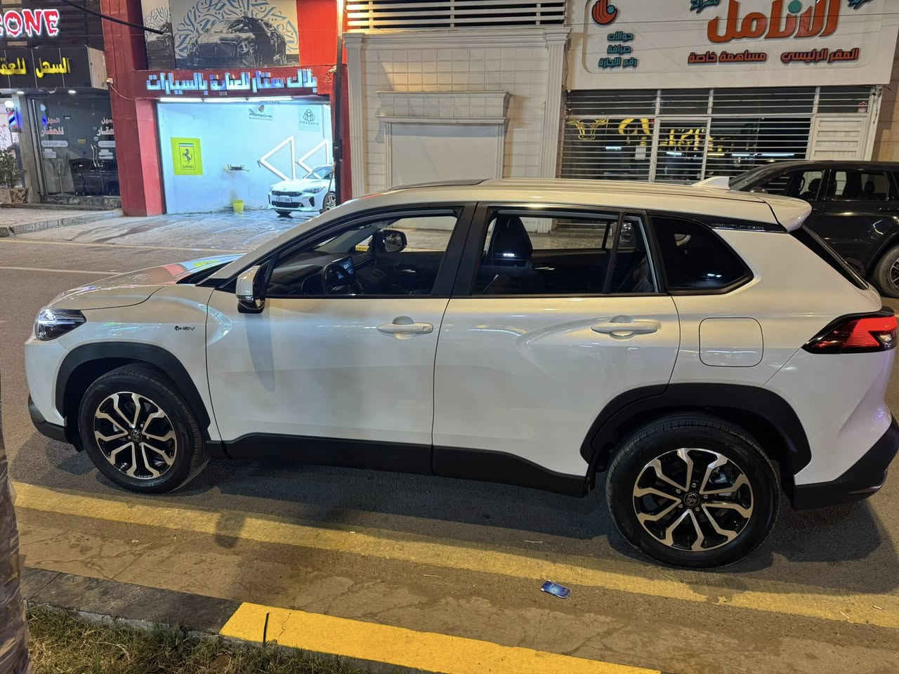 سلام عليكم 
تيوتا فروت لاندر 2025 زيرو  ماشيه 10الاف كيلو 
بعده بحاله الوكاله كلش جديده 
فول 
سلايد 
بصمه تشغيل 
شاشه جبيره 
تحكم ستيرن جهتين 
رادار امامي 
كامره خلفيه 
حساسات حلفيه 
رقم بغداد تحويل ثاني يوم 
178 وبيه مجال بسيط 
مكاني الكراده او جادريه 
***********
