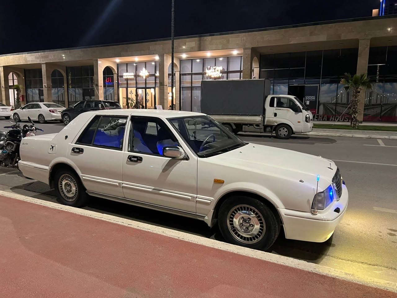 نیسان سدریک ٢٠٠١ 
سپی
٤ جام کارەبا
گێر عادی
مەکینە ٣٠٠٠
تەقەو ڕەقەی نیە
گێرو مەکینە مەزبووت
ئاڕم پلستیکی سلێمانی بەشەرتی غەرامە
یەک دەعمی پێشی هەیە شایەنی باس نیە
سایەرەکە نموونەیە 
٣١٣کم ڕۆشتووە
تاێەو پاتری تازەیە
بۆێاخ پەڵە پەڵە هەیەتی لەبەر ئەوەی سپیە 
سەیارەکە تا بڵێ جوانە
موشتەری بەس تەلەفوون کە *********** السليمانية, العراق
