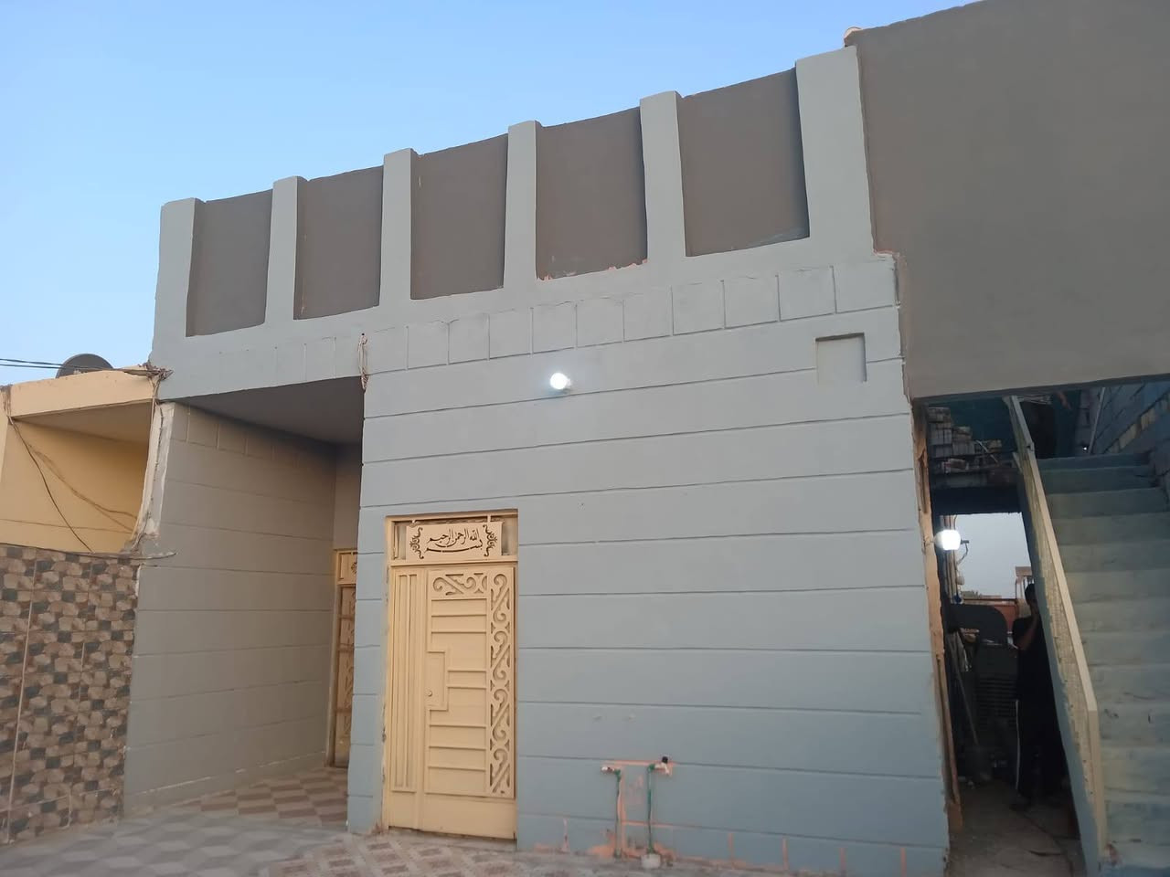 السلام عليكم بيت للبيع
المكان حي المنصور المساحه
200 متر
يتكول من غرفتين الغرفه الاولي 6×4 والثانيه 3×3 وهول 6×4 بيت مرتب وجاهز
للستفسار ***********

