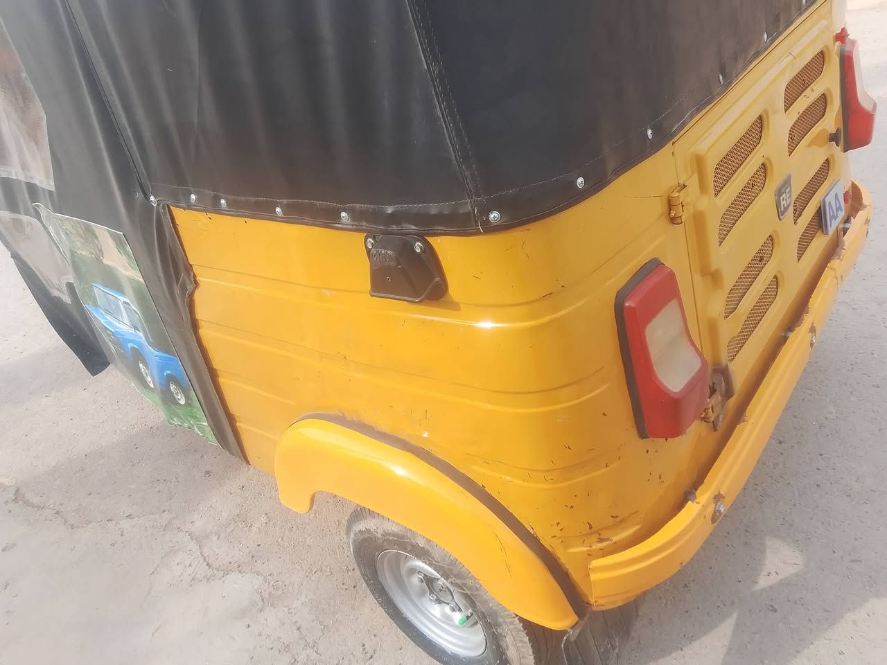 تكتك صفره للبيع موديل 20 نضيفه رقم وسنوي نكلزي ***********
