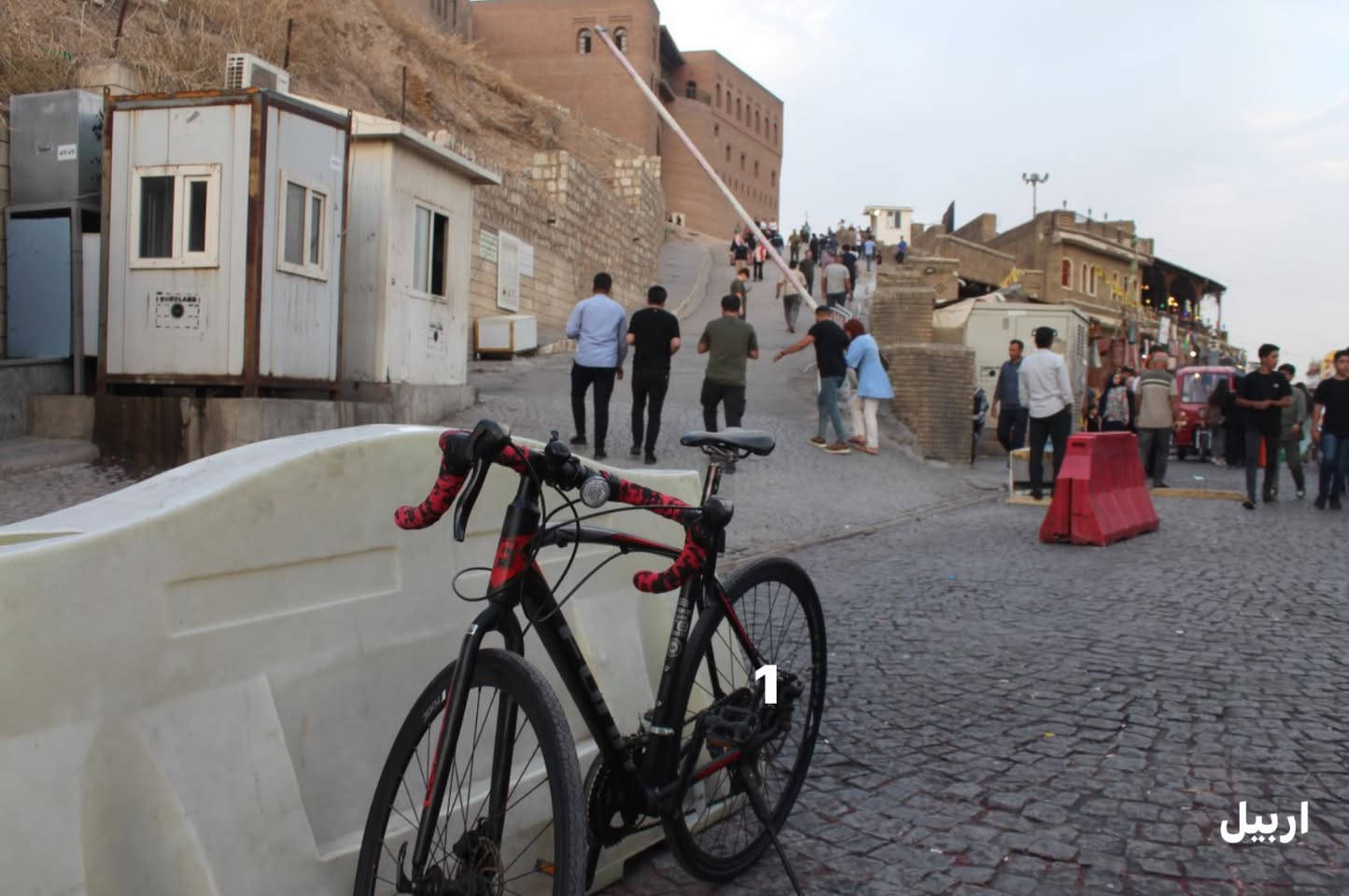 🚴 Funn GT700s – دراجة طريق (Road Bike) يابانية
🔹 إطار ألمنيوم مقاس 50 سم (20 إنش)

🔹 عجلات 700C / 28 إنش

🔹 مجموعة Shimano Tourney

🔹 إطارات Kenda

🔹 عجلات ألمنيوم أصلية من Funn

🔹 مقود، ستيم، وعمود مقعد أصلي من Funn

🔹 فرامل ديسك Tektro Lyra

🔹 مزودة بـ Aerobars لراحة أكبر في المسافات الطويلة.

✅ دراجة ترحال بامتياز.

✅ عملية ومريحة للتنقل اليومي والسفرات الطويلة.

✅ تم استخدامها في رحلة من الموصل إلى أربيل وأثبتت كفاءتها.

✅ جاهزة للاستخدام.

🎁 مع هدايا مجانية للمشتري.

💰 السعر: 350 ألف دينار عراقي.

سبب البيع: متروكة وما أستعملها.

📞 للاستفسار والتواصل: ***********

المكان الموصل الجانب الايسر
