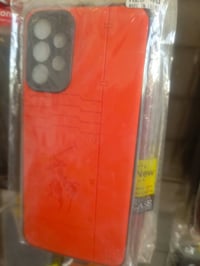 عندي شلعه كفرات تقريبأ 1000كفر او ازيد واكثر من 80ايتم ايفون بيهن ما ي...