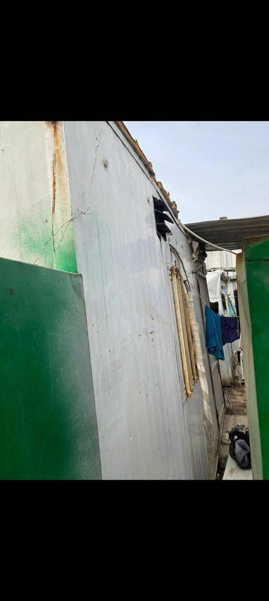 السلام عليكم كرفان 3*4
جهاز من كلشي وكاعدين بيه يعني ما متروك 
ارضيه قويه كلش قويه هيكل شلمان مو بليت قويه كلش 
السعر مليون وبيه مجال قليل عنواني بغداد القاهره 
 ***********
