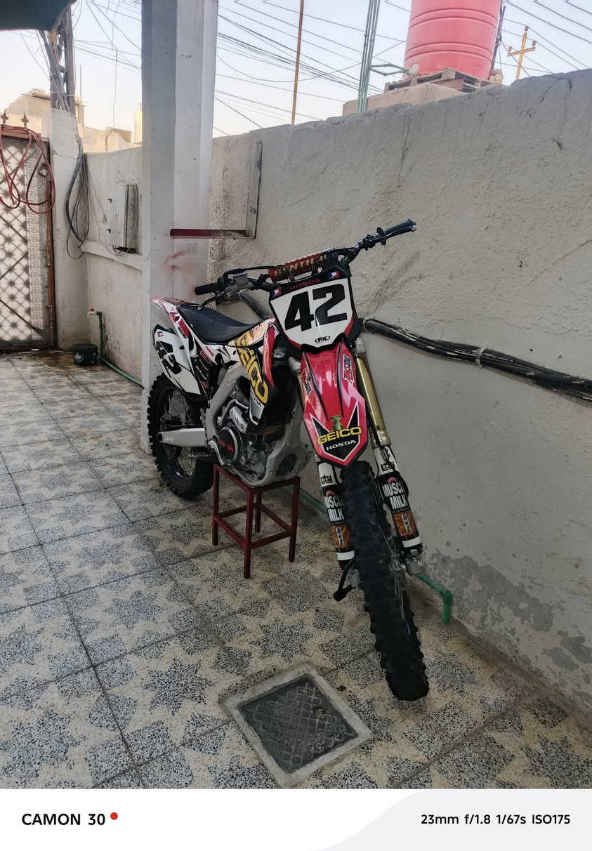 سلام عليكم وينهم جنايت الياباني قفاز هوندا ياباني ابن ياباني crf250cc مديل حديث 17 نوزل دبل صالنصه المرغوب الدراجه تخبل شلعه ومعدل حلو والدراجه كفاله عامه من كلشي ومابيها نقص برغي 
السعر 32 وبيها مجال 
العنوان بصره 
الرقم ***********
