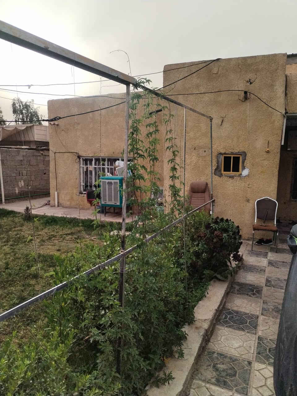 بيت للبيع مساحته ٥٨٠ متر في العريفية قرب محطة اسالة المي بناء قديم طابق واحد استقبال وهول وغرفتين نوم سند ٣٥ موقع جيد خدمات متوفرة للاستفسار الاتصال على ***********
