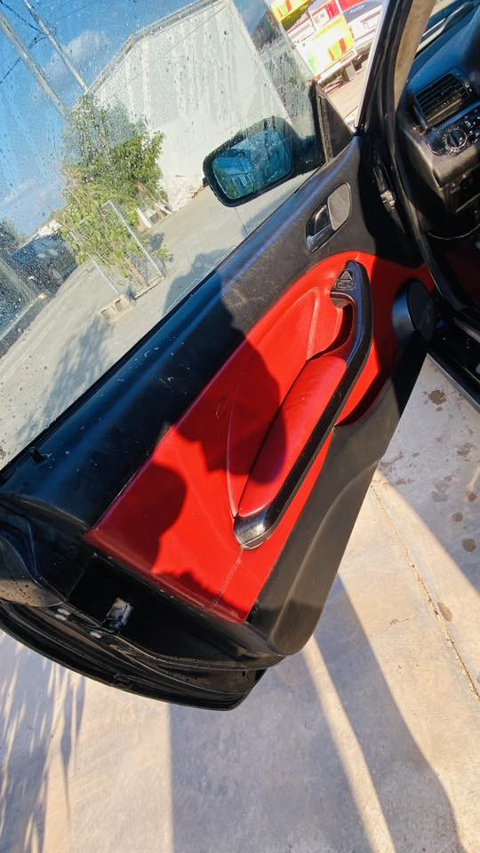 Bmw328
كوشن جلد 
ناو سور 
ته بريد گه رمو سارد له سه ر سوج 
مكينه ٢٨ گيرو مه كينه ي به شه رت 
لايت زينون 
موسو براوه به شه رت 
كاره باياتي هه موي ئيش اكات به شه رت 
سعري ٣٠گه لاو مه عامه له 
گورينه وه ش ئه كه م   
ژم***********
