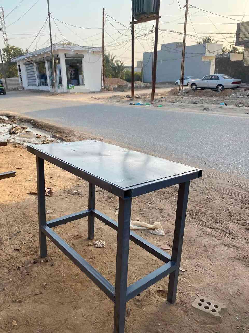 ميز حديد سعر 50كرسي سعره 25وتوصيل مجاني لجميع مناطق النجف رقمي ***********
