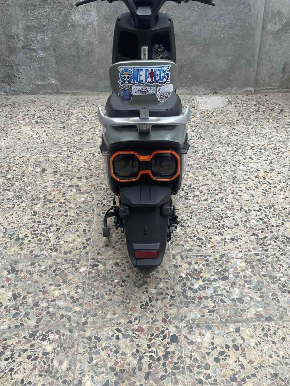 سلام عليكم 
دراجه شحن ريان للبيع 
الدراجه صارلها 10 اشهر
مبدل بيها بطاريات عدد 6 جدد قبل يوم يعني تاخذ دراجه اخت الجديده بيهن ضمان شركه
سرعه 50حقيقي 
عدد بطاريات 6 
ملف 1200حقيقي
كلشي شغال بيها ماكو عطل
اكو ملاحضات جداً بسيطه يعني كم طخه 
الدراجه ماشيه 370 كيلو 
عنوان بغداد حي اور
رقم ***********
