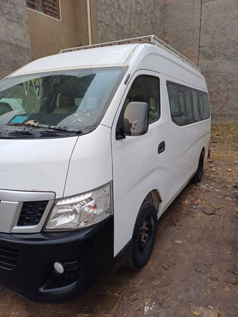 السلام عليكم
نيسان يورفان 2016 
محرك جديد مبدل بل كارتون 
سياره جاهزه عل آخر حبايه اي نقص مابيها 
دوشمه كشنات ورضيات جديده 
سياره بدون صبغ مكفوله من اي ضربه 
مكانها بغداد حي القاهر 
السعر 235 $ بيها مجال 
رقمي ***********
