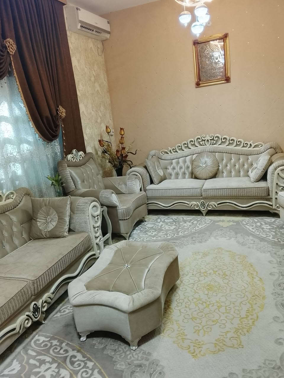 بيت للبيع في حي الاساتذه الاربع شوارع خلف مدارس ال الرسول مساحة 200متر  طابقين  موقع مميز سعر البيت 380
 ***********
