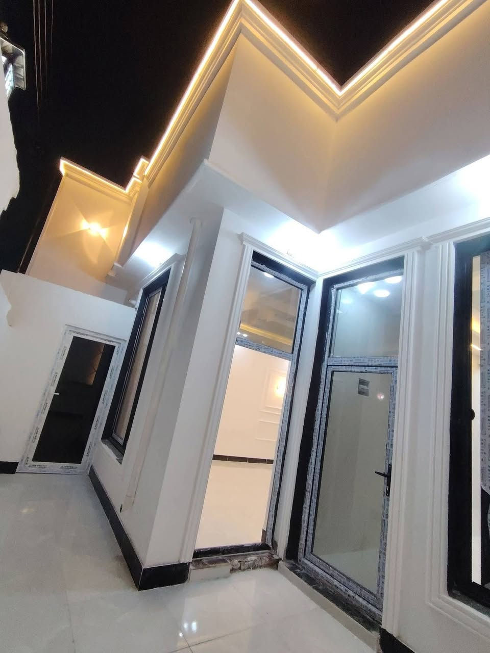 دار للبيع 150م🏡
لستفسار ***********::
طابو سند25 قرار محكمه 🏢📝

موقع /نجف 🏡الأشرف شارع المطار 
#مقابل قرية الغدير 
السعر 85 مليون وبيه مجال 

البناء درجة اولى كامل مفتاح 🔑🏡 

غرفتين /صاله/مطبخ / ستقبال/ صحيات/

بناء فول/ اساس + سقف كونكريت + طابوك

ألخدمات 🏡 ماء/كهرباء/مدارس/سوق/تبليط/لحد الباب
