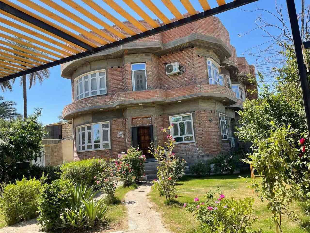 بيت حديث درجه ممتازه
في كربلاء شارع الحافظ قرب مستوصف الحافظ خلف التجاري مباشرة خدمات كامله بناء حديث طابقين المساحه ٥٠٠ متر ٢٢٠ تحت البناء ٢٨٠ كراج وحديقه يحتوي ٦ غرف نوم ٢ سويتات ٤ حمامات ٢ صالات مطبخ استقبال يبعد عن الامام 5 كيلو
 جنس العقار طابو زراعي سند ٢٥ اقرار محكمه بسعر530 للاستفسار ***********
