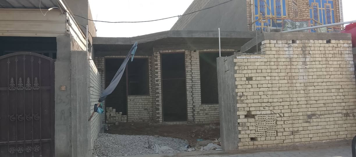 السلام عليكم بيت هيكل للبيع في منطقه المزرعه بحي الحسين تبلغ مساحته 170 نزار 25 عرض 7. رقم ***********
