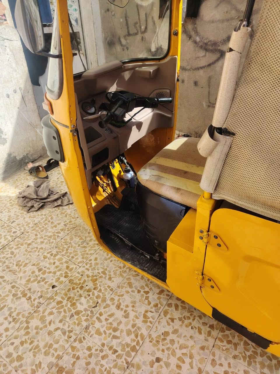 سلام عليكم تكتك البيع
#وكيلها شاكر موديل 22 

المكينة مبدل بيها بوش وبستم 

ومرشوشه جماليه 

المكان الجمعيات 

***********

السعر 6300 وبيها مجال

