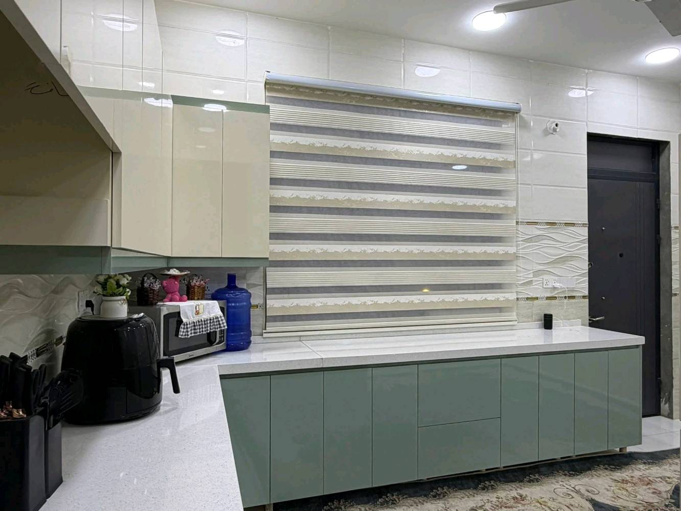 حلة / حي الإمام شارع الكابينات المساحة ٢٠٠ م طابو صرف طابقين بناء حديث ٦ غرف نوم سويتات