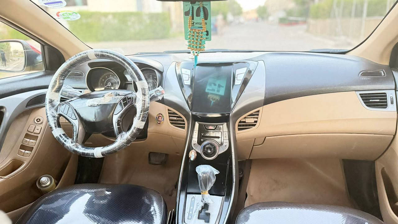 سلام عليكم النترا مديل 2013 امريكي حادثها جاملغ وباب بدون دواخل السياره ليبل واحد مكينه 1800 دوش لاتنقيص ولا تبخير كير وحداديه مكفولات تخم تاير جديد تبريد ثلج كشنات تدفئه شاشه وكامره وتحكم جهتين 
السعر 95 وبيها مجال
مكاني بغداد البياع
***********
